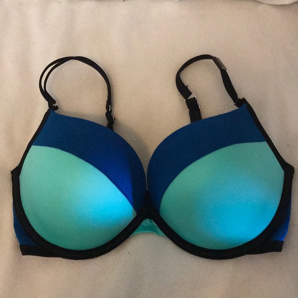 Victoria’s Secret NWT 32DD push up